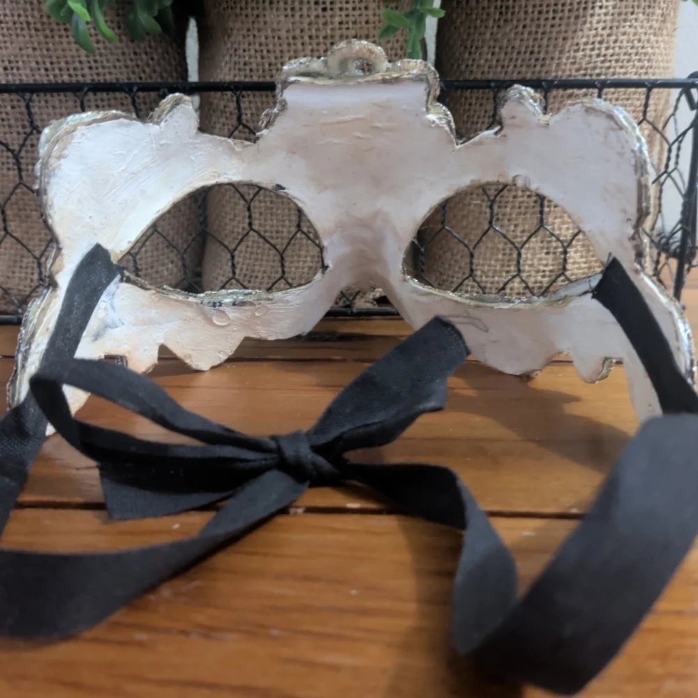 Elegant Silver Masquerade Mask - Filigree Lace Style with Rhinestone Accents